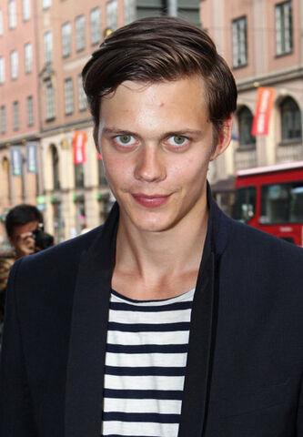 File:Bill-skarsgard-and-kronjuvelerna-gallery.jpg