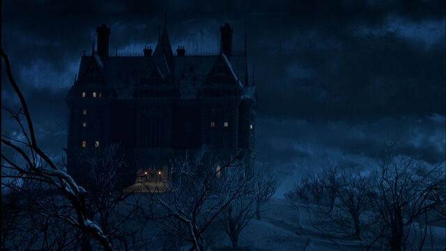 File:12313795099314-batman-v-superman-gotham-s-wayne-manor-throughout-the-ages-jpeg-142109 (1).jpg
