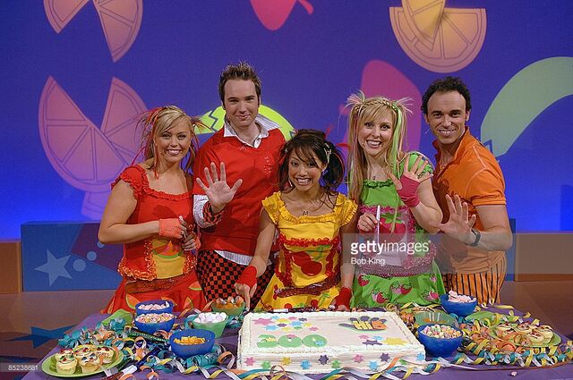 Archivo:Hi-5 T8 qué está cocinando 300 episodios.jpg