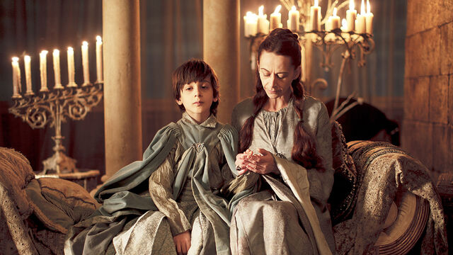 Archivo:Robert y Lysa HBO.jpg