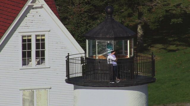 File:Ted and Mother at the Lighthouse (5).jpg