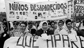 Las Madres de la Plaza de Mayo