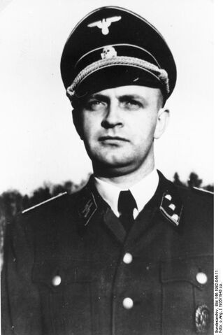File:Bundesarchiv Bild 146-1982-044-11, Heinz Linge.jpg