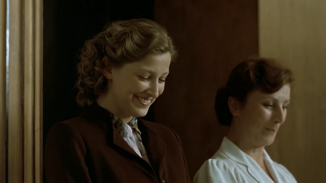 File:Traudl laugh.png