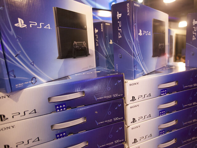 Archivo:Ps4-feature.jpg