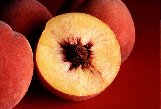 File:800px-Autumn Red peaches.jpg