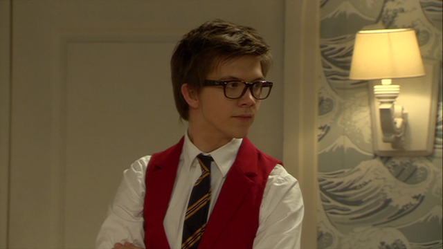Datei:Tom sieht das er seine Erfindung im Zimmer 12 vergessen hat.png