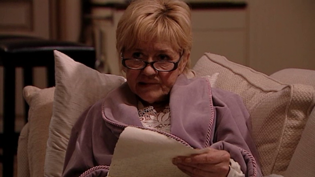Fil:Dagny leser brevet fra Astrid.png