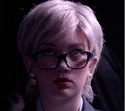 Jenny som Juni.png