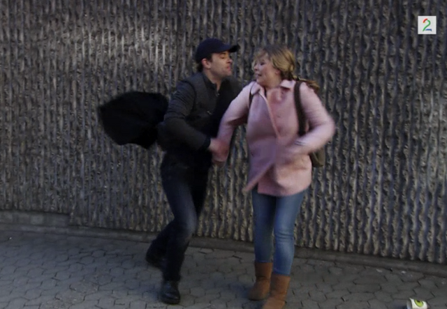 Fil:Edvin kidnapper Jenny2.png