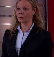 Bitten i dressjakke.png