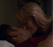 Eva kysser Harshad.png