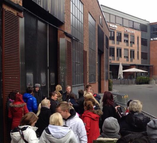 Fil:Hotel Cæsar kø 15 år.jpg