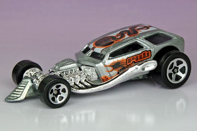 File:Surf Crate Skateboarders - 2567ff.jpg