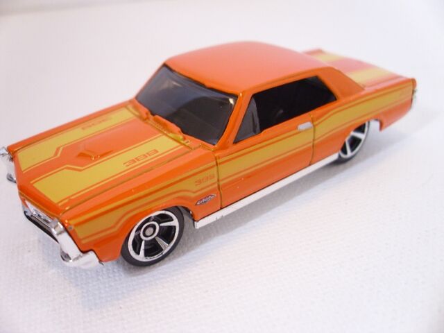 File:65 Pontiac GTO (800x600).jpg