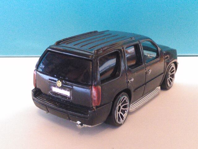 File:Hot Wheels Escalade Euro-Spec.jpg