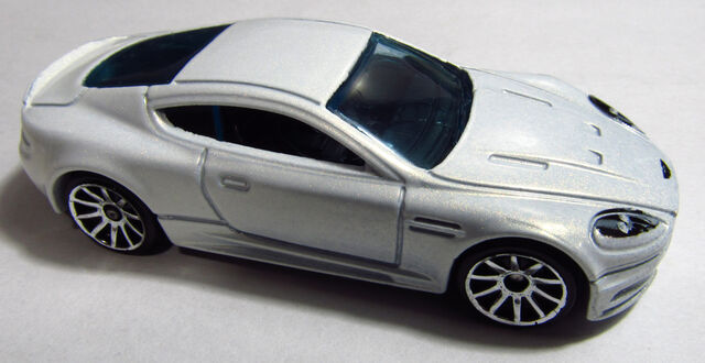 File:2013 X1952 Aston Martin DBS White.jpg