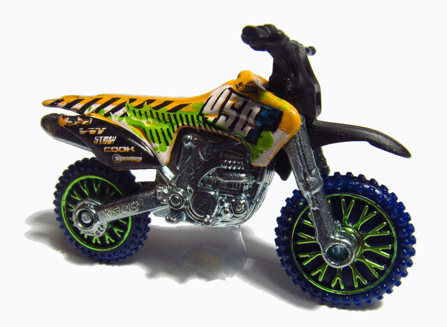 File:2014 BFD15 HW450F.jpg