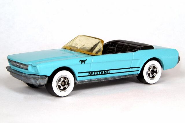 File:Light Blue '65 Mustang Convertible - 6349df.jpg