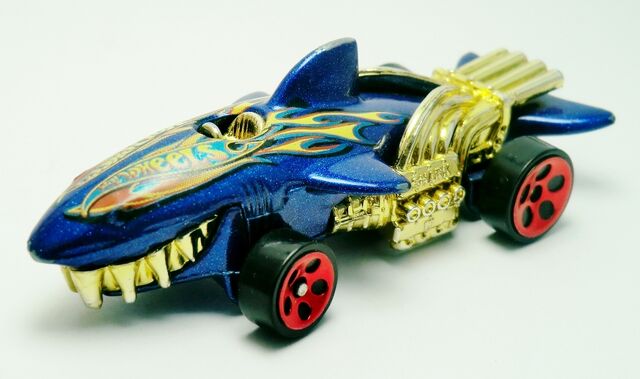 File:Sharkruiser-198 2004.jpg