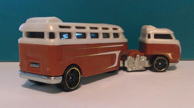 File:CustomVWHauler-rear-truckstars-HW2016.jpg