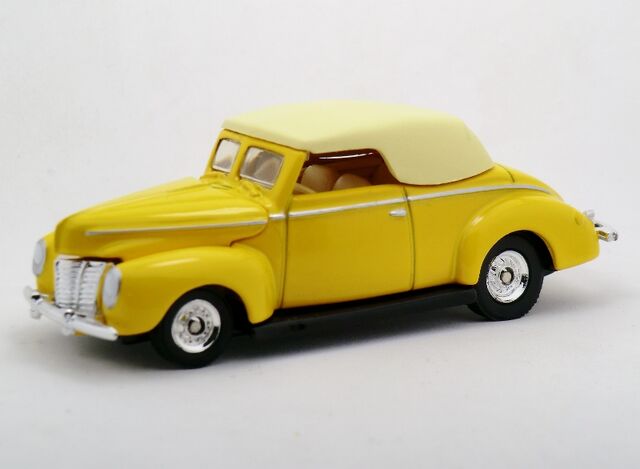 File:'40 Ford Convertible-2003 100% Yellow.jpg