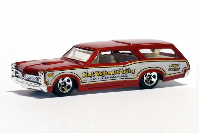 File:Custom '66 GTO Wagon Fire Chief - 01290df.jpg