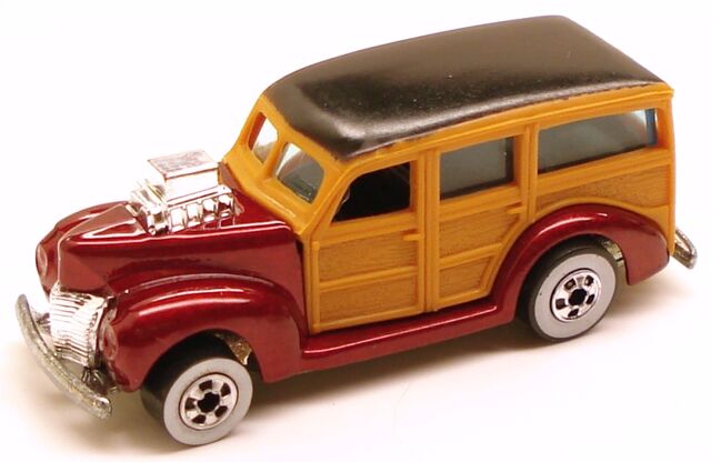 File:40s woodie redwwbw.jpg