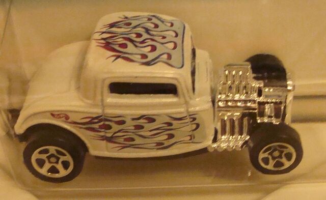 File:1018 '32 Ford Coupe.jpg