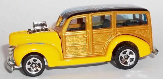 File:HW-Road Trippin’-2104-06-’40s Woodie.jpg
