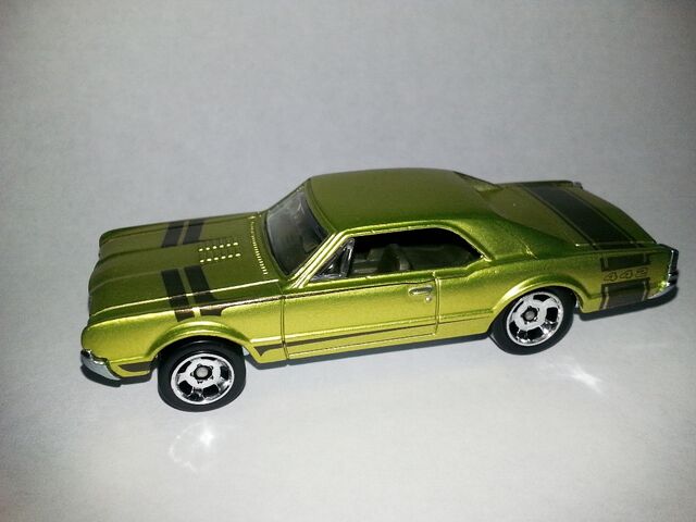 File:HW-Cool Classics--15-'67 Oldsmobile.jpg