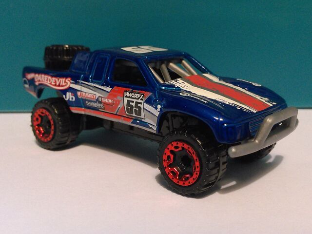 File:Hilux-OffRoad 2016HW.jpg