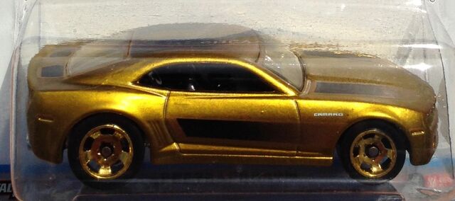 File:2014-CoolClassics-5-ChevyCamaroConcept-Gold-Carded.jpg
