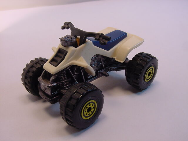 File:1991 white with Yellow CT blue seat.jpg