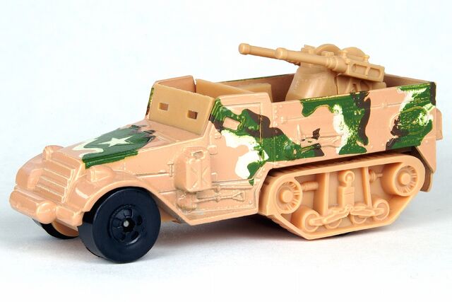 File:Tan Tank Gunner - B6418df.jpg