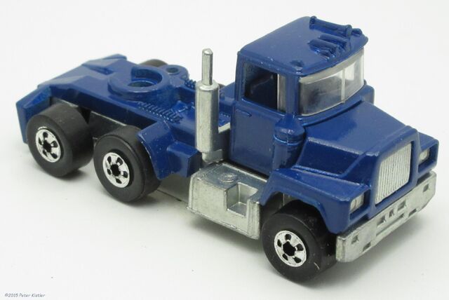 File:Mack Grain Trailer-24695 4.jpg