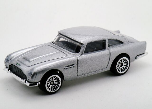 File:Aston Martin 1963 DB5-2015 James Bond Series.jpg
