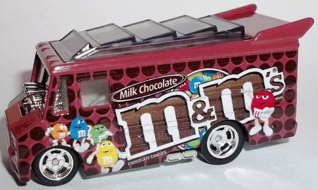 File:2013-Mars-Smokin' Grille-M&M's.jpg