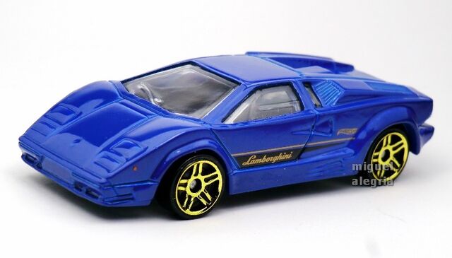 File:Countach-2013 5-Pack.jpg