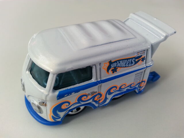 File:Volkswagen Kool Kombi side.jpg