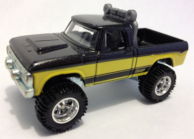 File:DodgePowerWagon2011GarageYellow.jpg