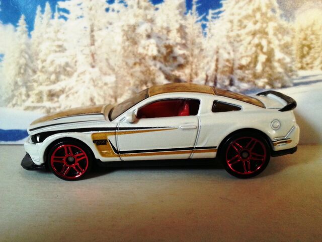 File:Holiday Hot Rods -1-'12 Ford Mustang Boss 302 Laguna Seca.jpg