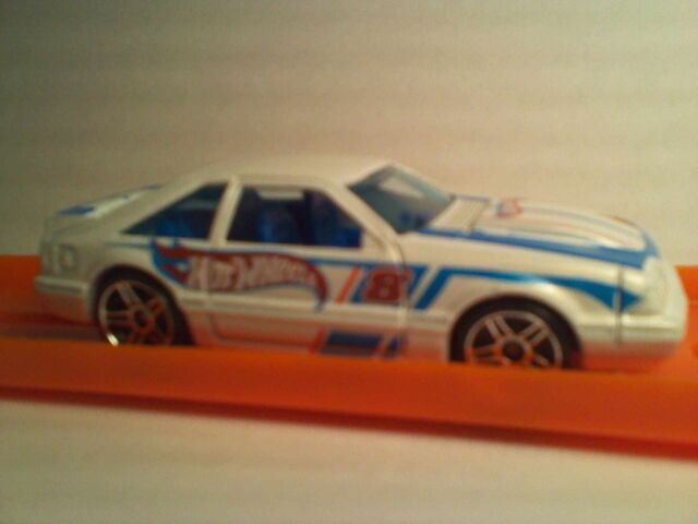 File:2011 HWR '92 Ford Mustang-White.jpg