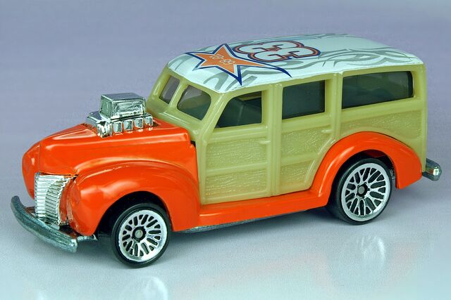 File:'40's Woodie Skateboarders - 2564ff.jpg