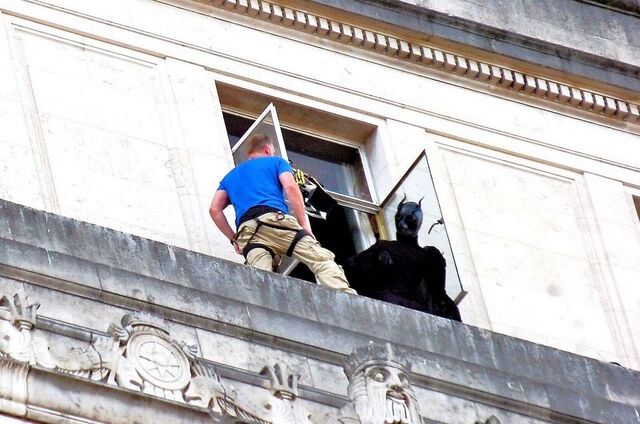 File:Houdinidoylejack behind the scenes.jpg