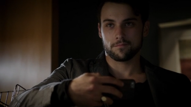 Archivo:Connor-graba-a-paxton.png