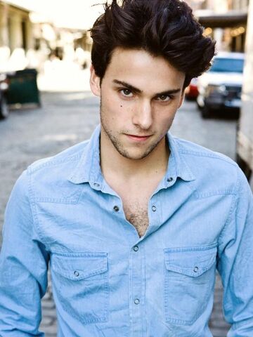Archivo:Jack Falahee.jpg