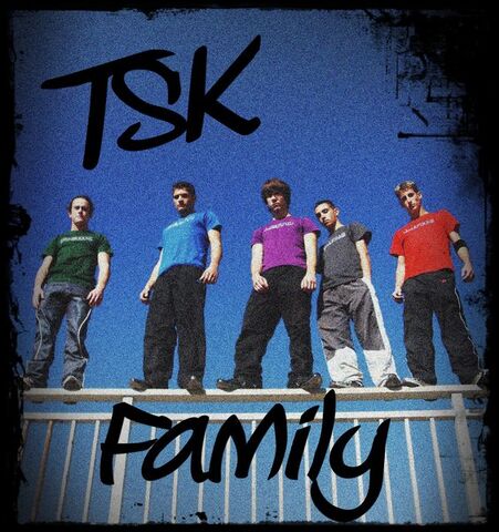 Archivo:Tsk Family.jpg