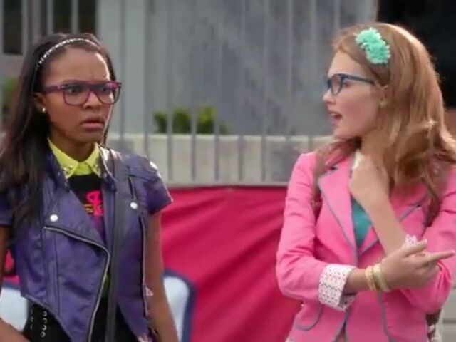 File:Mae&Gabby.jpg