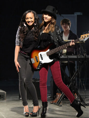 File:StaceyBandBuds.jpg